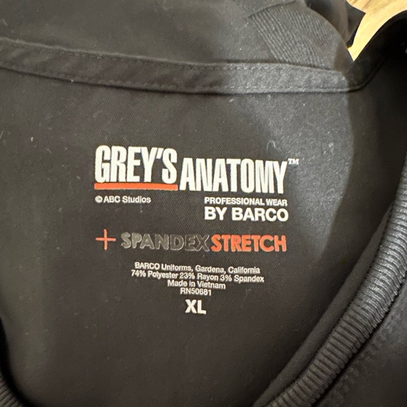 Greys Anatomy Black Scrub Set - Picture 6 of 8